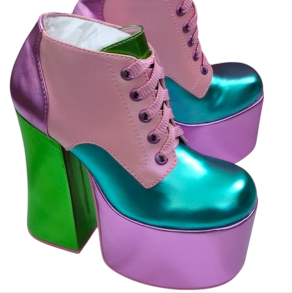 Carnival Dreams Platforms - Picture 8 of 12